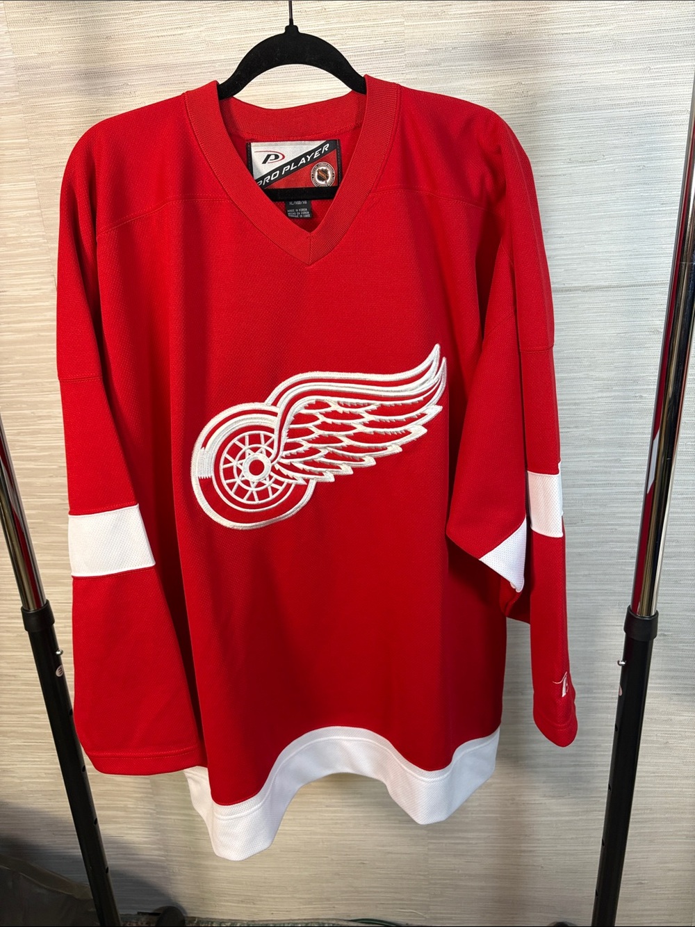 Pro Player Men's Hockey Jersey with Winged Wheel Logo Detroit Redwings